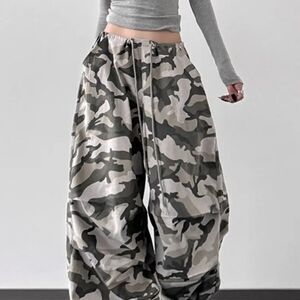 NWT UNLABELED Camouflage Wide Leg Pants